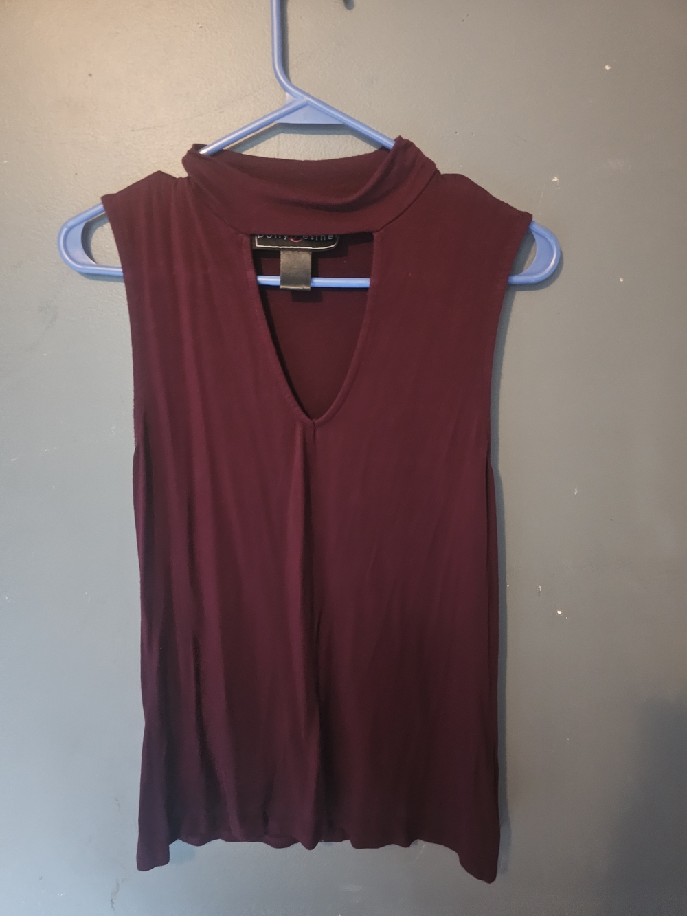 Polly & Esther Sleeveless Mock Neck Camisole in Burgundy